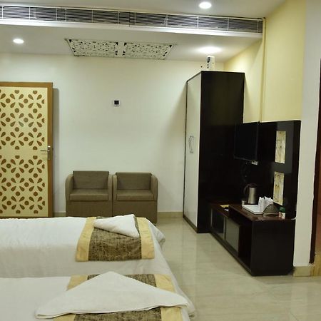 ורנאסי Hotel Sarweshwary מראה חיצוני תמונה