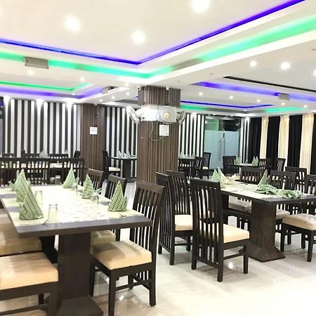 ורנאסי Hotel Sarweshwary מראה חיצוני תמונה