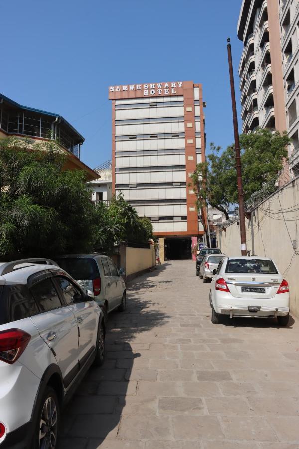 ורנאסי Hotel Sarweshwary מראה חיצוני תמונה