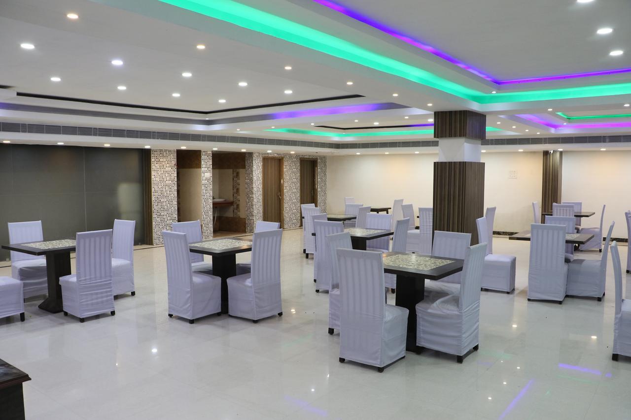 ורנאסי Hotel Sarweshwary מראה חיצוני תמונה
