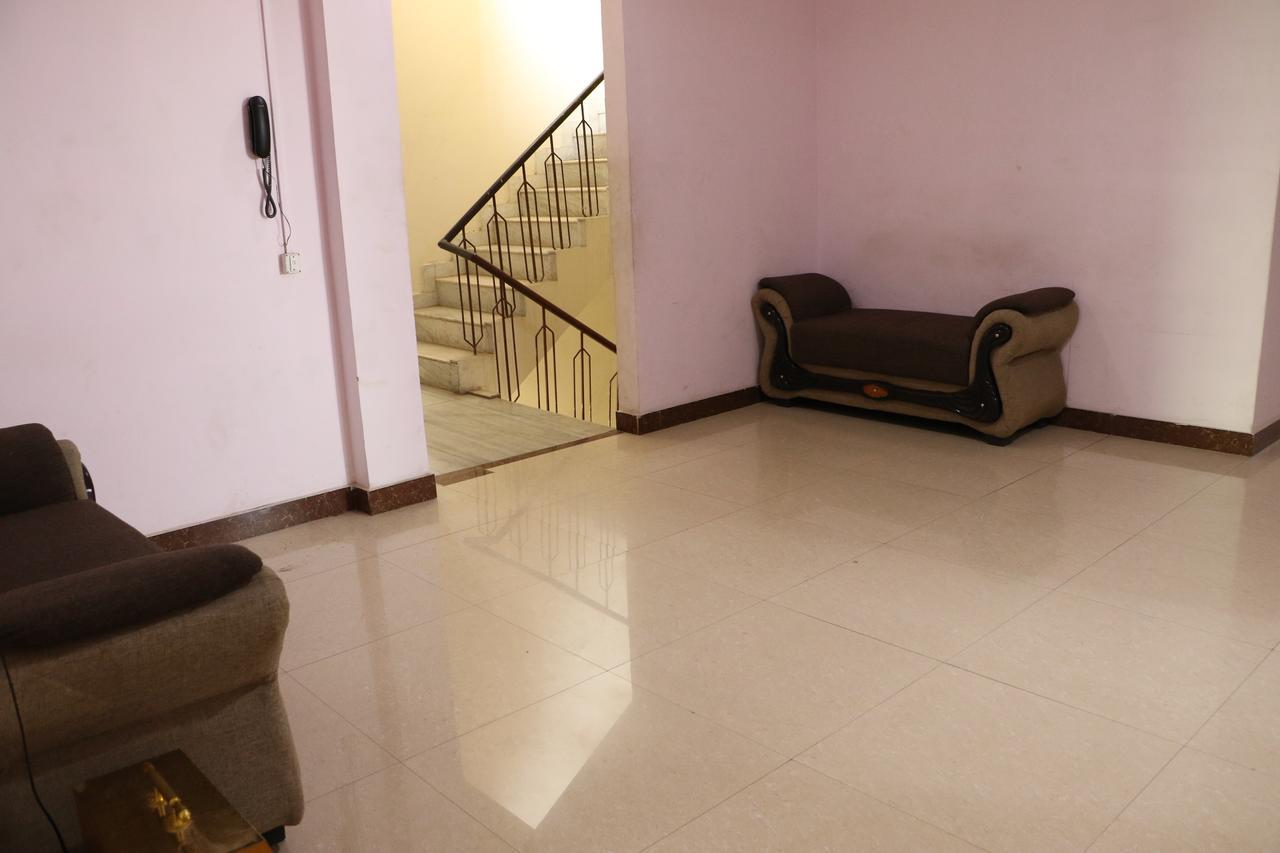 ורנאסי Hotel Sarweshwary מראה חיצוני תמונה