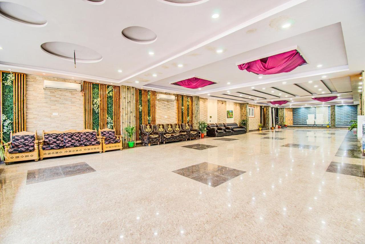 ורנאסי Hotel Sarweshwary מראה חיצוני תמונה