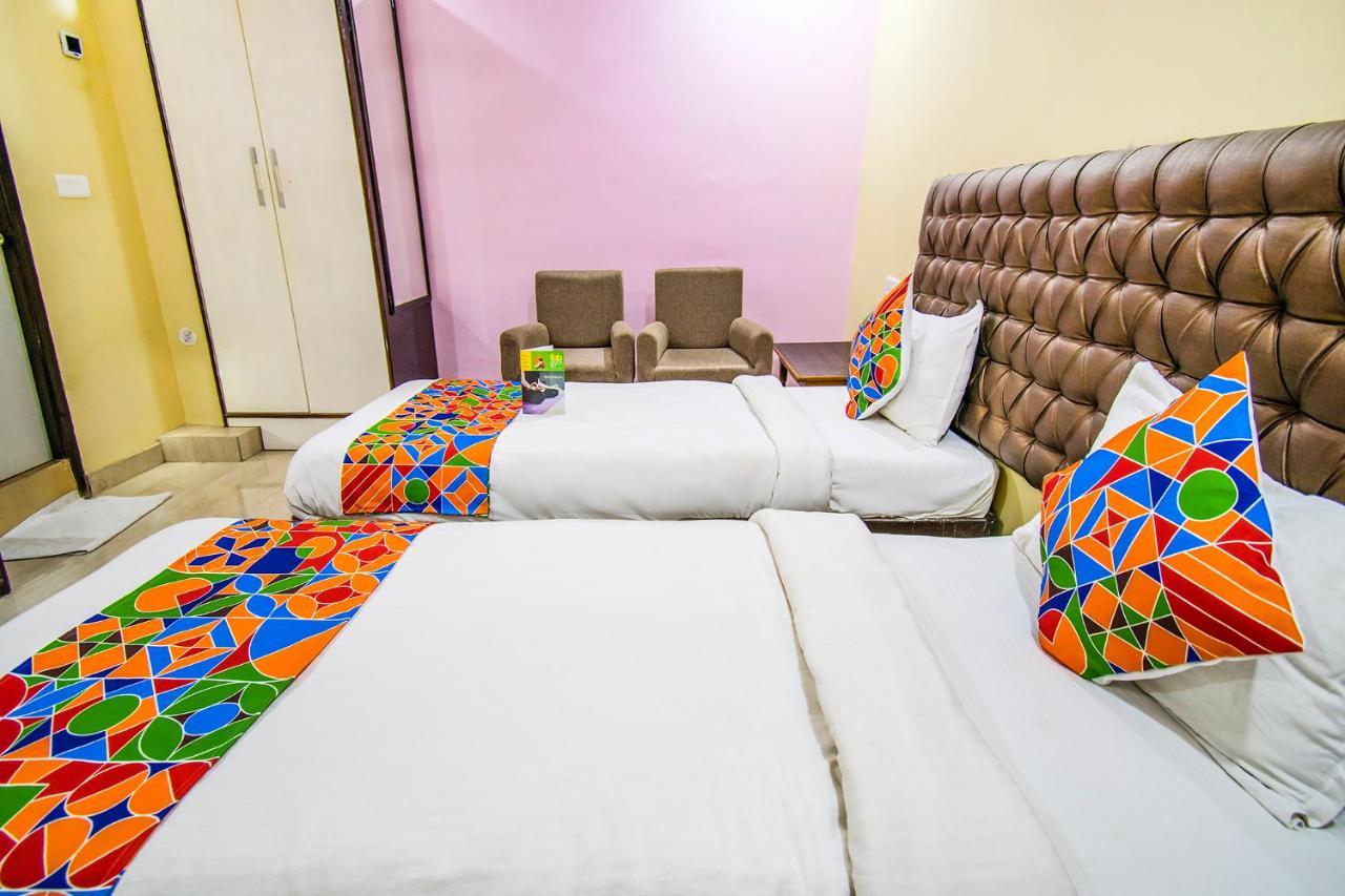 ורנאסי Hotel Sarweshwary מראה חיצוני תמונה