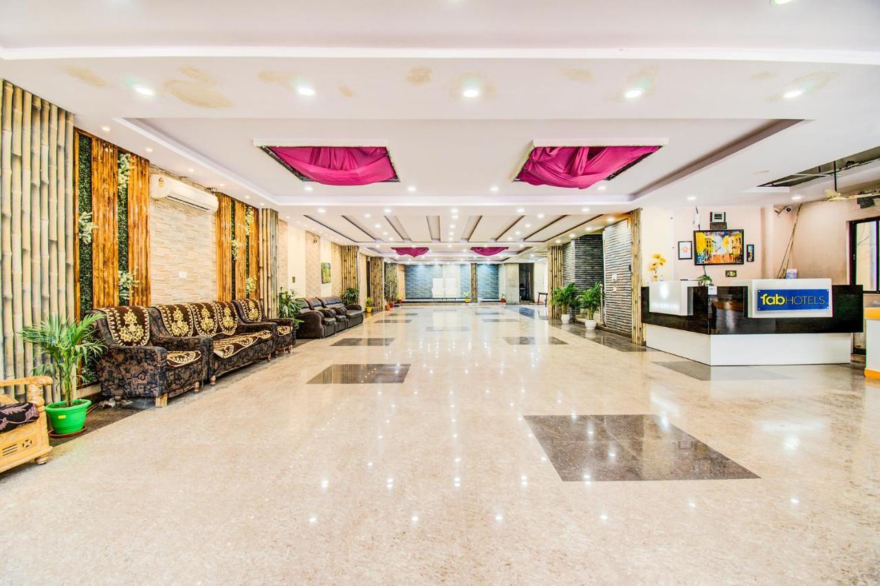 ורנאסי Hotel Sarweshwary מראה חיצוני תמונה