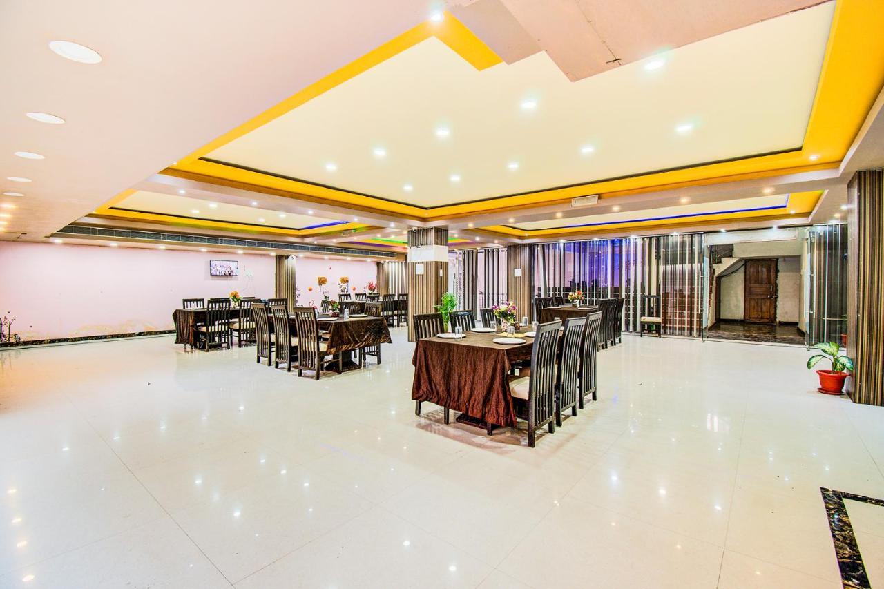 ורנאסי Hotel Sarweshwary מראה חיצוני תמונה
