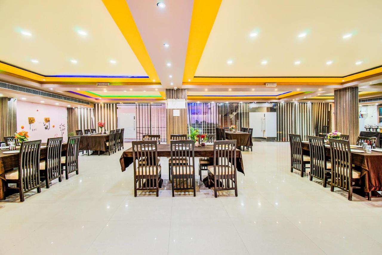 ורנאסי Hotel Sarweshwary מראה חיצוני תמונה